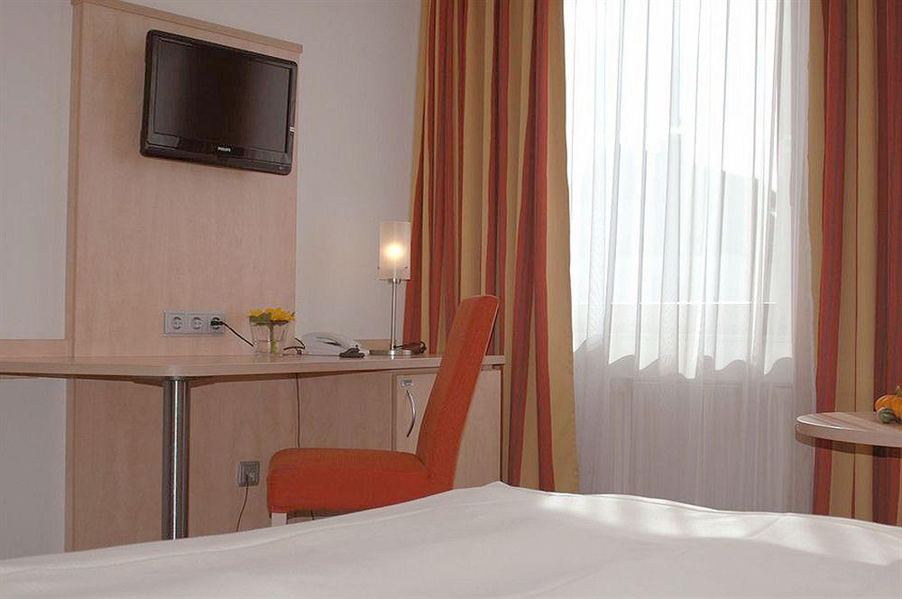 Hotel Filderland - Stuttgart Messe - Airport - Self Check-In Leinfelden-Echterdingen Εξωτερικό φωτογραφία